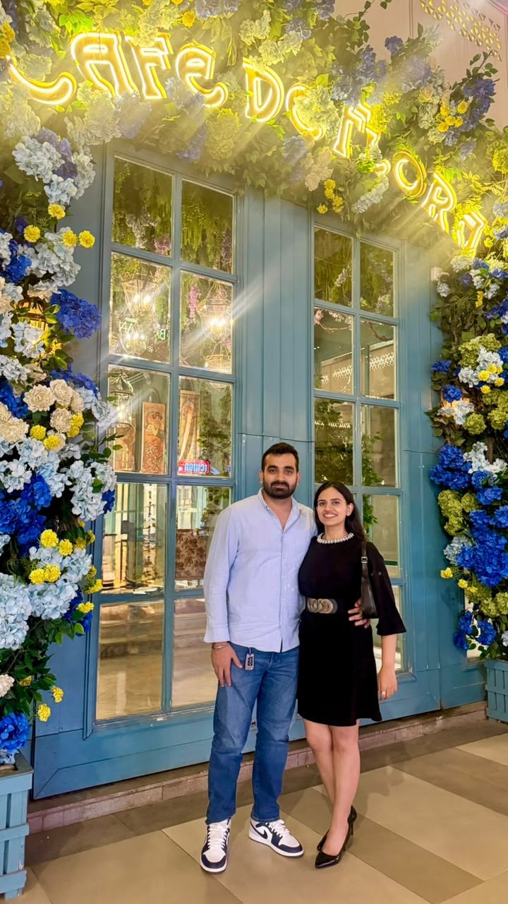 Vansh and Kavya — couple photograph 1